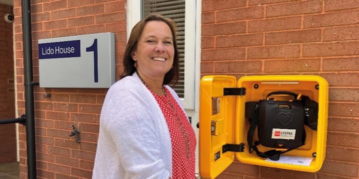 Lifesaving Grotton defibrillator ready for use